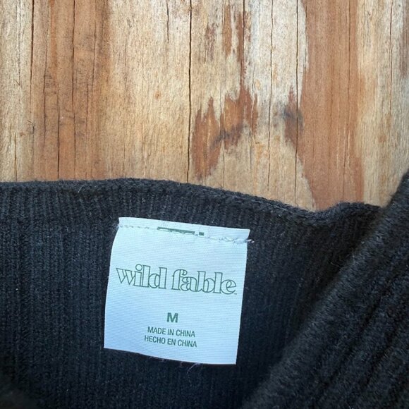 Wild Fable Black Knit V-Neck Crop Top (Size M) - Picture 3 of 3